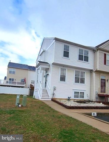 95 DENNY CIR, Newark, DE 19702