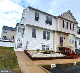 95 DENNY CIR, Newark, DE 19702