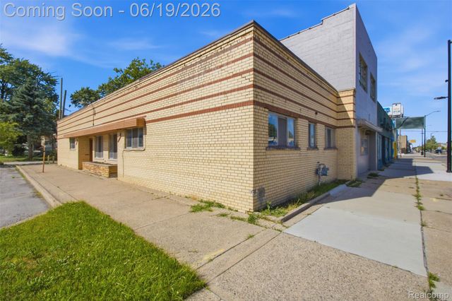 16205 E Warren Avenue, Detroit, MI 48224