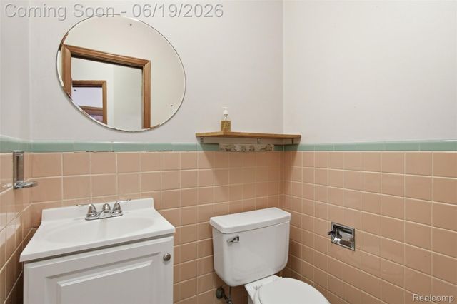 16205 E Warren Avenue, Detroit, MI 48224
