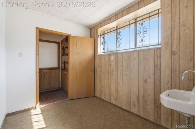 16205 E Warren Avenue, Detroit, MI 48224