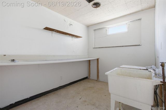 16205 E Warren Avenue, Detroit, MI 48224