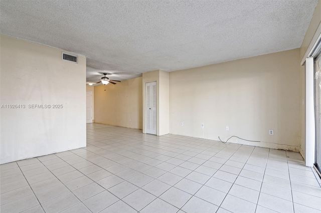 9371 Fontainebleau Blvd I112, Miami, FL 33172