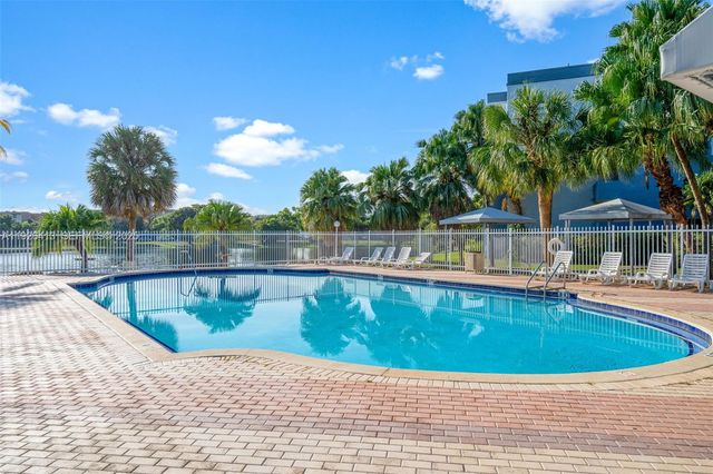 9371 Fontainebleau Blvd I112, Miami, FL 33172