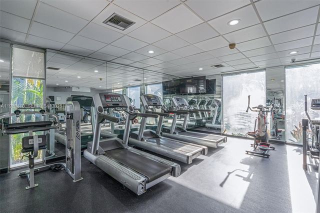 9371 Fontainebleau Blvd I112, Miami, FL 33172