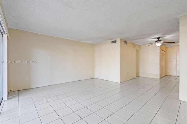 9371 Fontainebleau Blvd I112, Miami, FL 33172