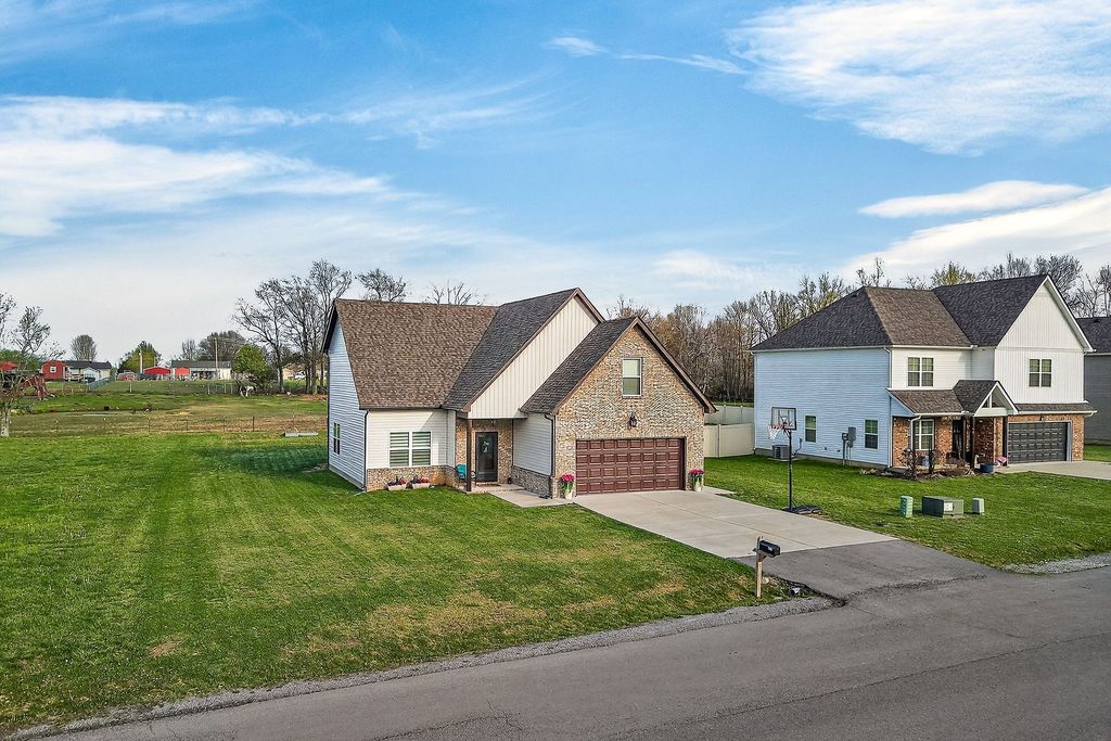 235 Villa St, Smithville, TN 37166