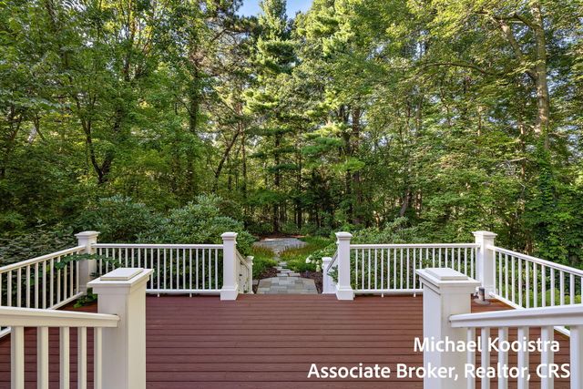 5760 Grand River Drive Ne, Ada Twp, MI 49301