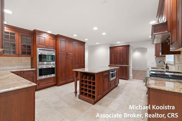 5760 Grand River Drive Ne, Ada Twp, MI 49301