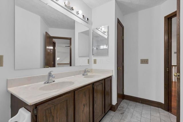 8675 Kingsley Drive, Reynoldsburg, OH 43068