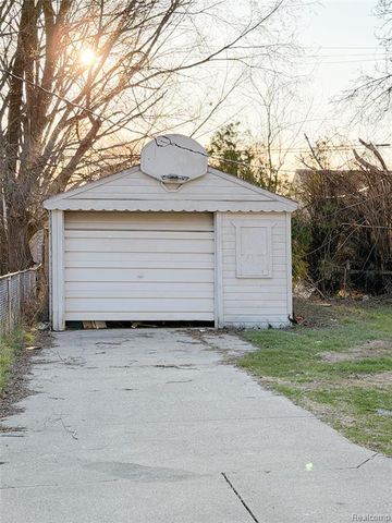 20091 Barlow Street, Detroit, MI 48205