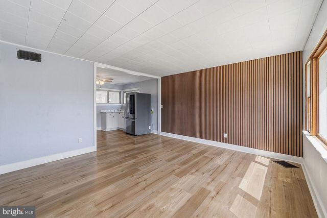 27 WALTON AVE, Ewing, NJ 08618