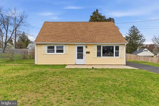 27 WALTON AVE, Ewing, NJ 08618
