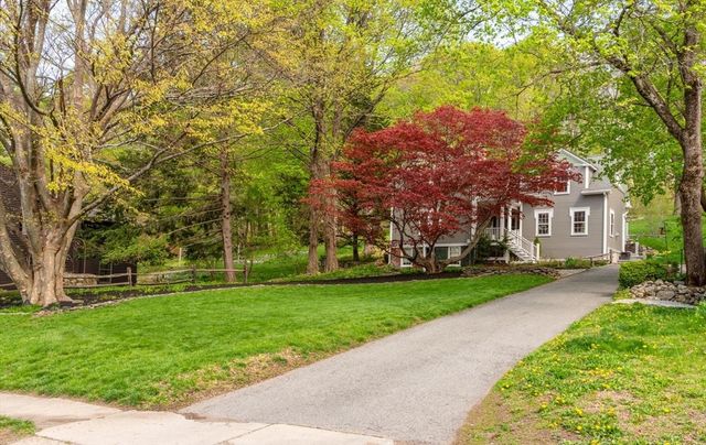 31 High St, Ipswich, MA 01938