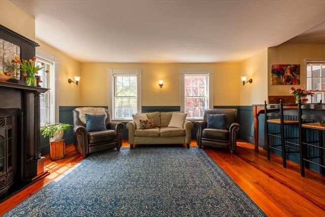 31 High St, Ipswich, MA 01938