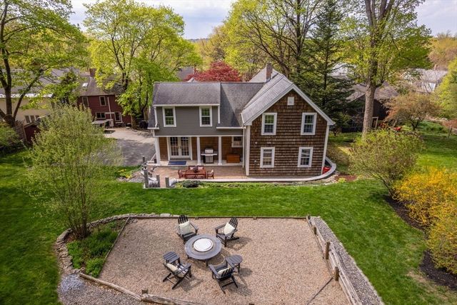 31 High St, Ipswich, MA 01938