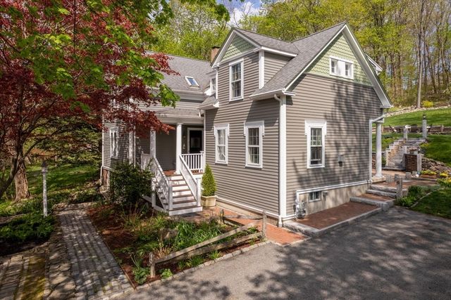 31 High St, Ipswich, MA 01938