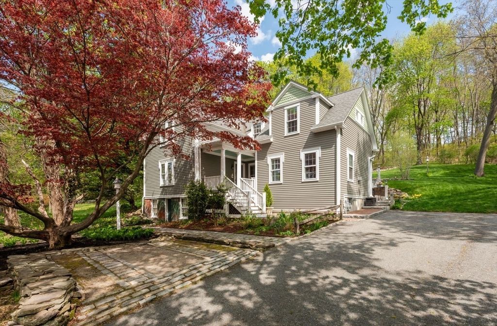31 High St, Ipswich, MA 01938