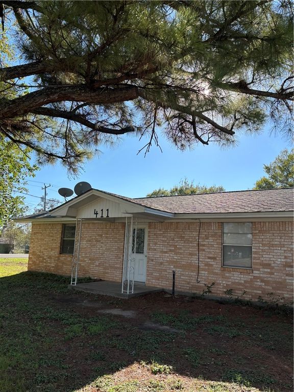 411 Hickory Street, Calvert, TX 77837 — exterior