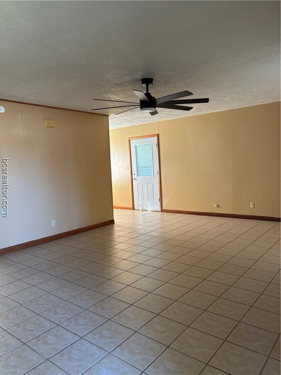 411 Hickory Street, Calvert, TX 77837 — photo 2