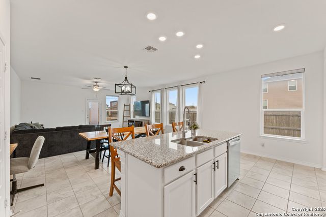 3404 Taurus Sky, Converse, TX 78109