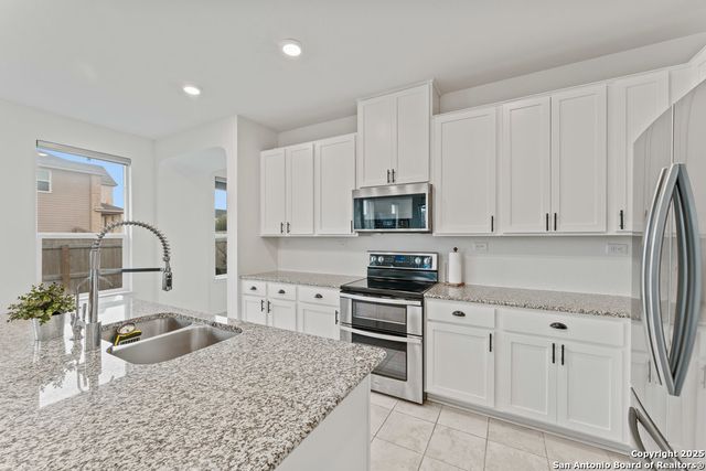 3404 Taurus Sky, Converse, TX 78109