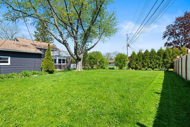 7438 Seneca ROAD, Fox Point, WI 53217