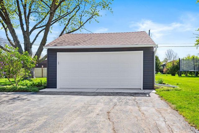 7438 Seneca ROAD, Fox Point, WI 53217