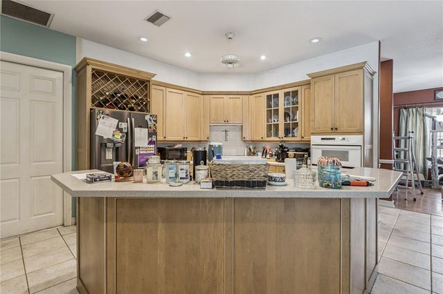 5803 SPRING LAKE DRIVE, Lakeland, FL 33811