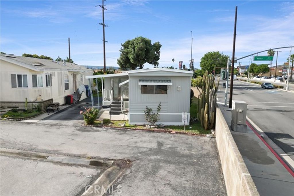 1502 E Carson Street 105, Carson, CA 90745