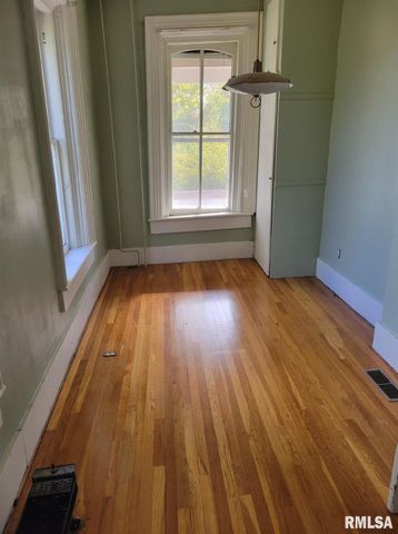 1018 8TH Avenue, Fulton, IL 61252