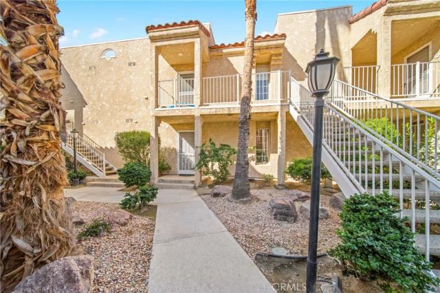 2700 Lawrence Crossley 4, Palm Springs, CA 92264