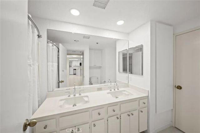 2700 Lawrence Crossley 4, Palm Springs, CA 92264