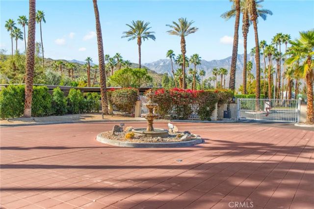 2700 Lawrence Crossley 4, Palm Springs, CA 92264