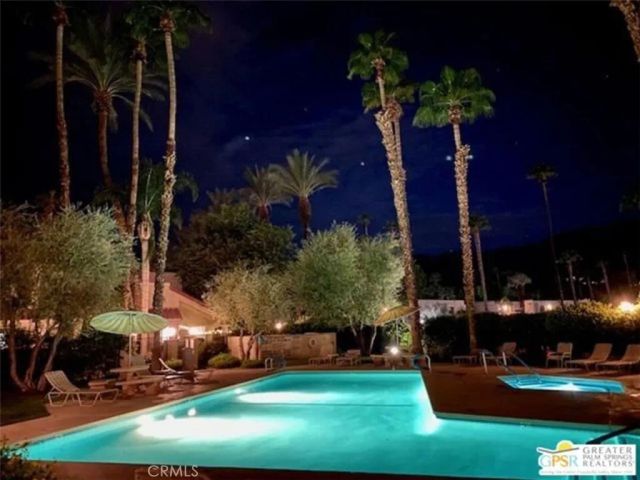 2700 Lawrence Crossley 4, Palm Springs, CA 92264
