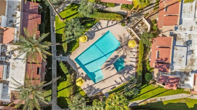 2700 Lawrence Crossley 4, Palm Springs, CA 92264