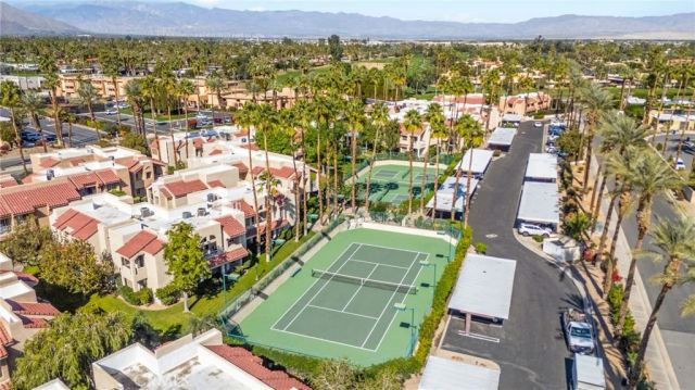 2700 Lawrence Crossley 4, Palm Springs, CA 92264