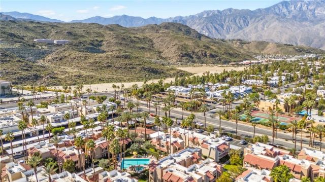 2700 Lawrence Crossley 4, Palm Springs, CA 92264