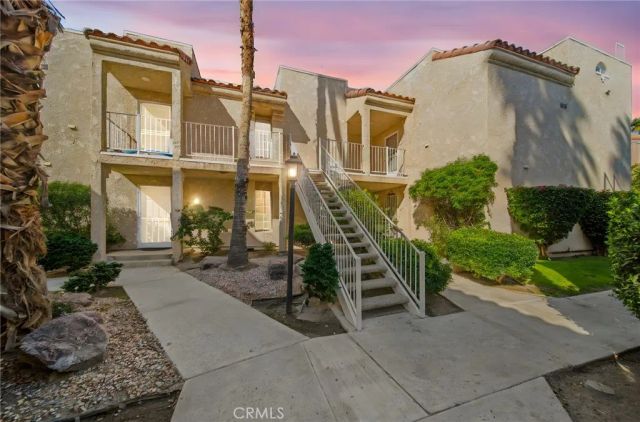 2700 Lawrence Crossley 4, Palm Springs, CA 92264