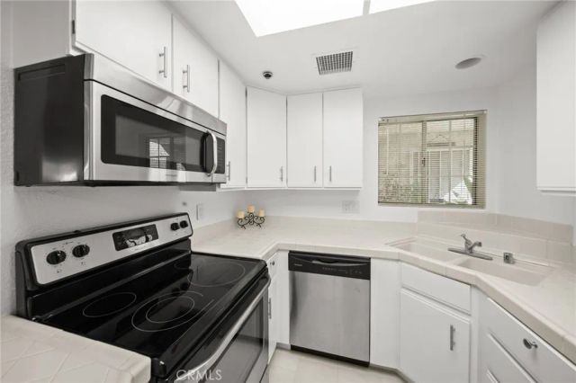 2700 Lawrence Crossley 4, Palm Springs, CA 92264