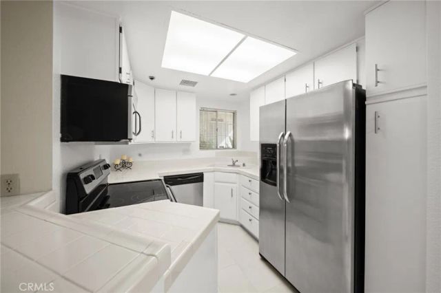 2700 Lawrence Crossley 4, Palm Springs, CA 92264