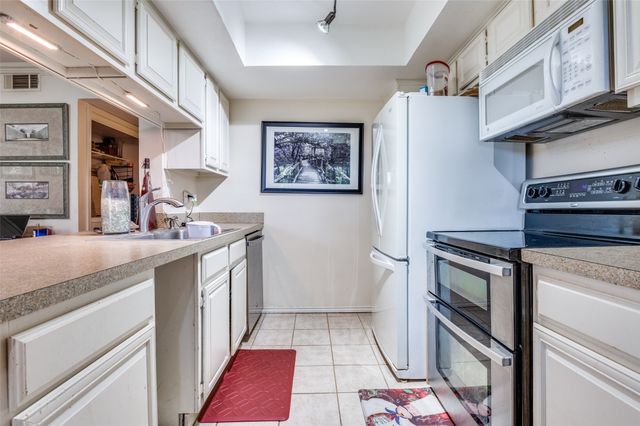 2505 Wedglea Drive 223, Dallas, TX 75211