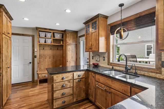 3882 Mersey Way, Eagan, MN 55123