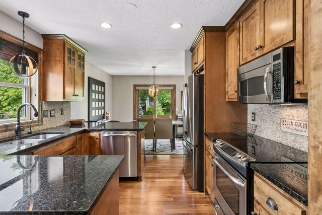 3882 Mersey Way, Eagan, MN 55123