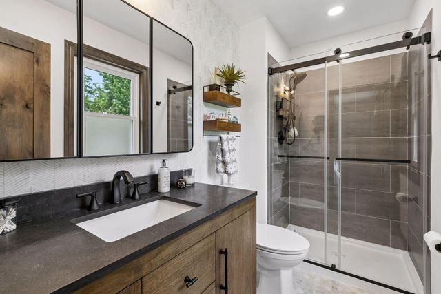 3882 Mersey Way, Eagan, MN 55123