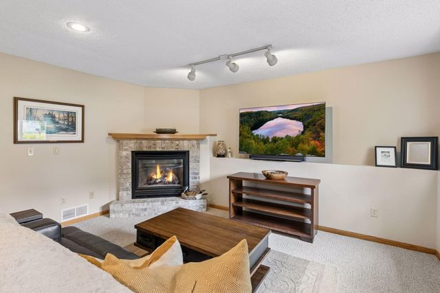 3882 Mersey Way, Eagan, MN 55123