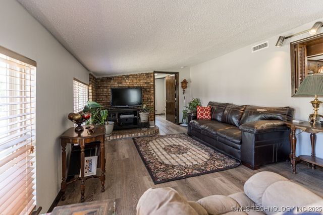 1722 Highway 70 E, Kingston, OK 73439