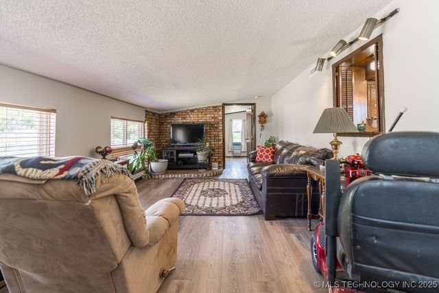 1722 Highway 70 E, Kingston, OK 73439