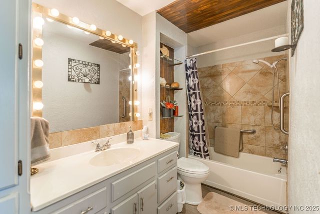 1722 Highway 70 E, Kingston, OK 73439