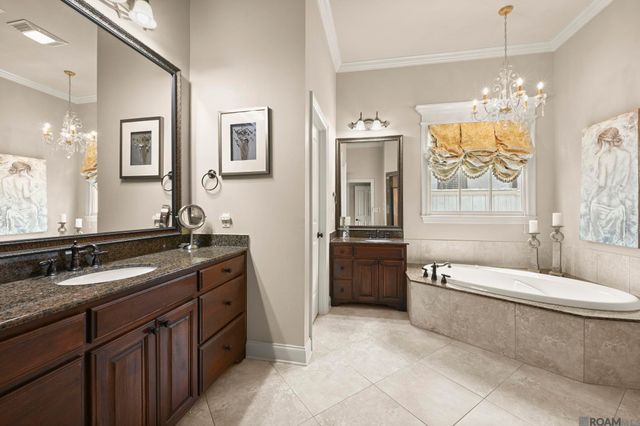 18828 Bella Vista Ct, Baton Rouge, LA 70809